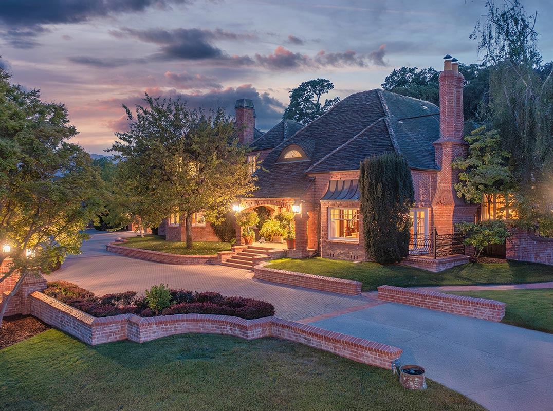 Esteemed Saratoga Estate In Parker Ranch